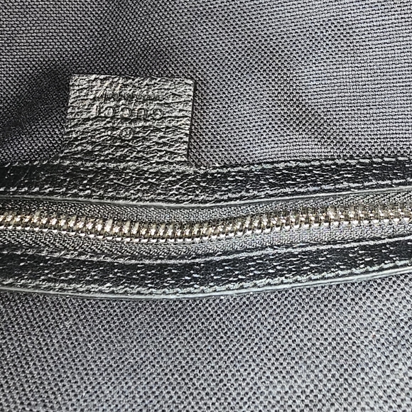 gently used Gucci Duffle Bag with Original Dust-bag Pride. Only worn 2 times. - Picture 6 of 12